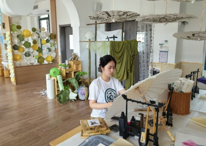 “傳承華夏，非遺留芳”社會(huì)實(shí)踐感悟——油紙傘與藕粉制作非遺體驗(yàn)實(shí)踐活動(dòng)