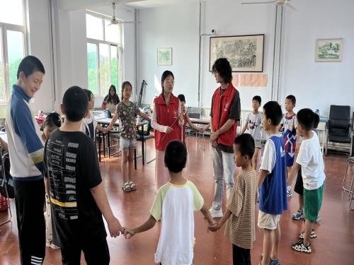 呵護(hù)童夢晴朗天，共繪心靈健康卷——支教社會實(shí)踐心理之旅
