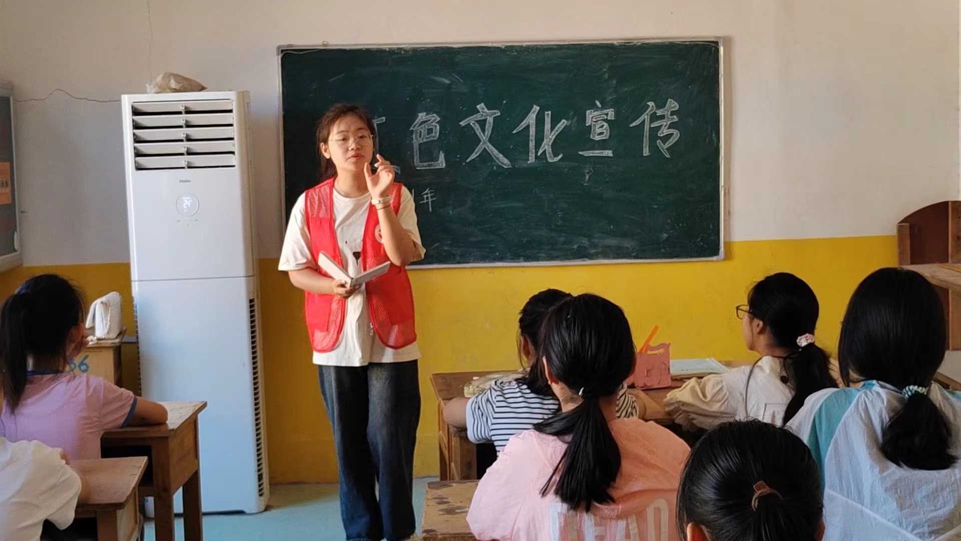 傳遞沈城紅色火炬，照亮?xí)r代未來之路——經(jīng)濟(jì)管理學(xué)院沈韻紅跡社會(huì)實(shí)踐隊(duì)深入義渡口街道宣傳