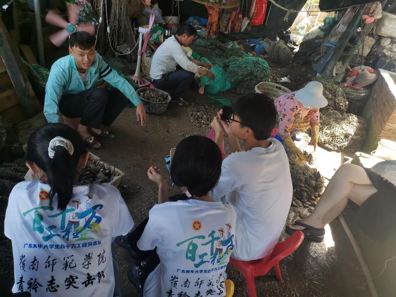 嶺南師范學(xué)院青衿志百千萬(wàn)工程突擊隊(duì)深入流沙村調(diào)研馬氏珠母貝貝苗養(yǎng)殖