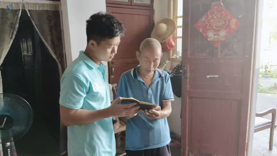 江西師范大學(xué)“三下鄉(xiāng)”：尋訪老黨員，追憶來時(shí)路